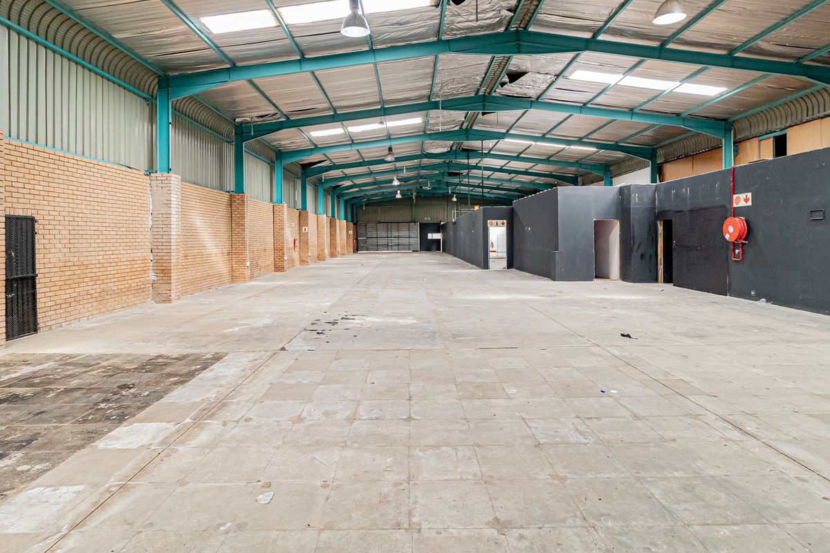 Warehouse / Retail Outlet / Showroom For Sale / To Let In Ferndale. - Photo 5