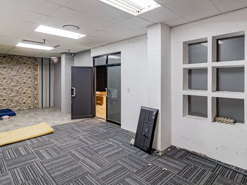 Warehouse / Retail Outlet / Showroom For Sale / To Let In Ferndale. - Photo 9