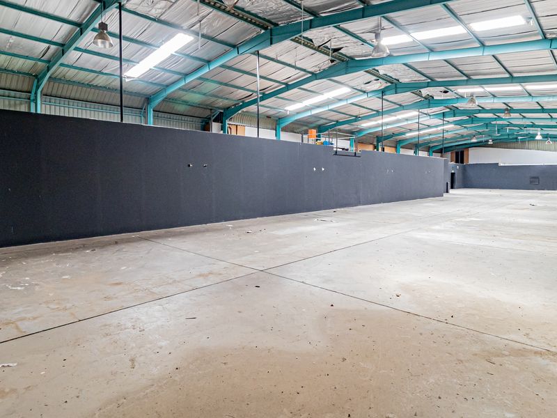 Warehouse / Retail Outlet / Showroom For Sale / To Let In Ferndale. - Photo 7