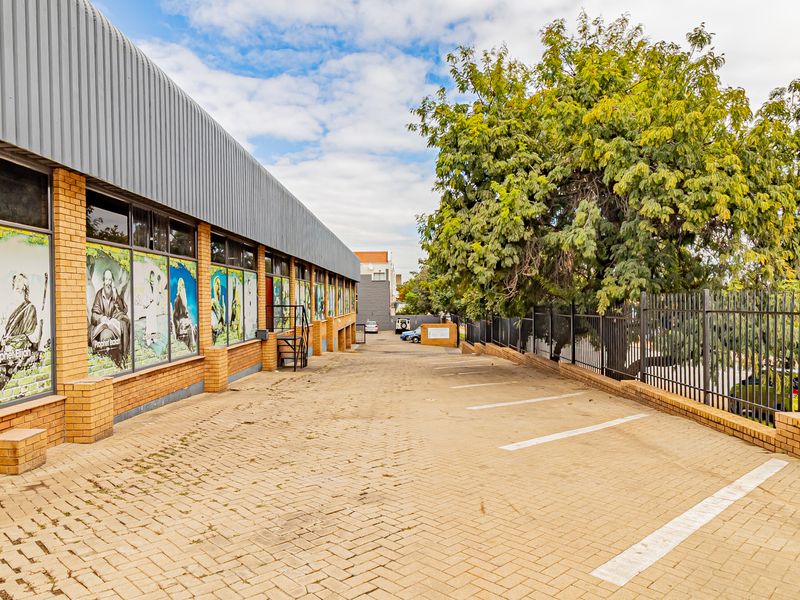 Warehouse / Retail Outlet / Showroom For Sale / To Let In Ferndale. - Photo 3