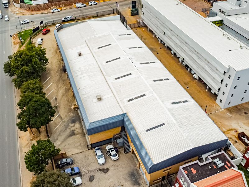 Warehouse / Retail Outlet / Showroom For Sale / To Let In Ferndale. - Photo 2