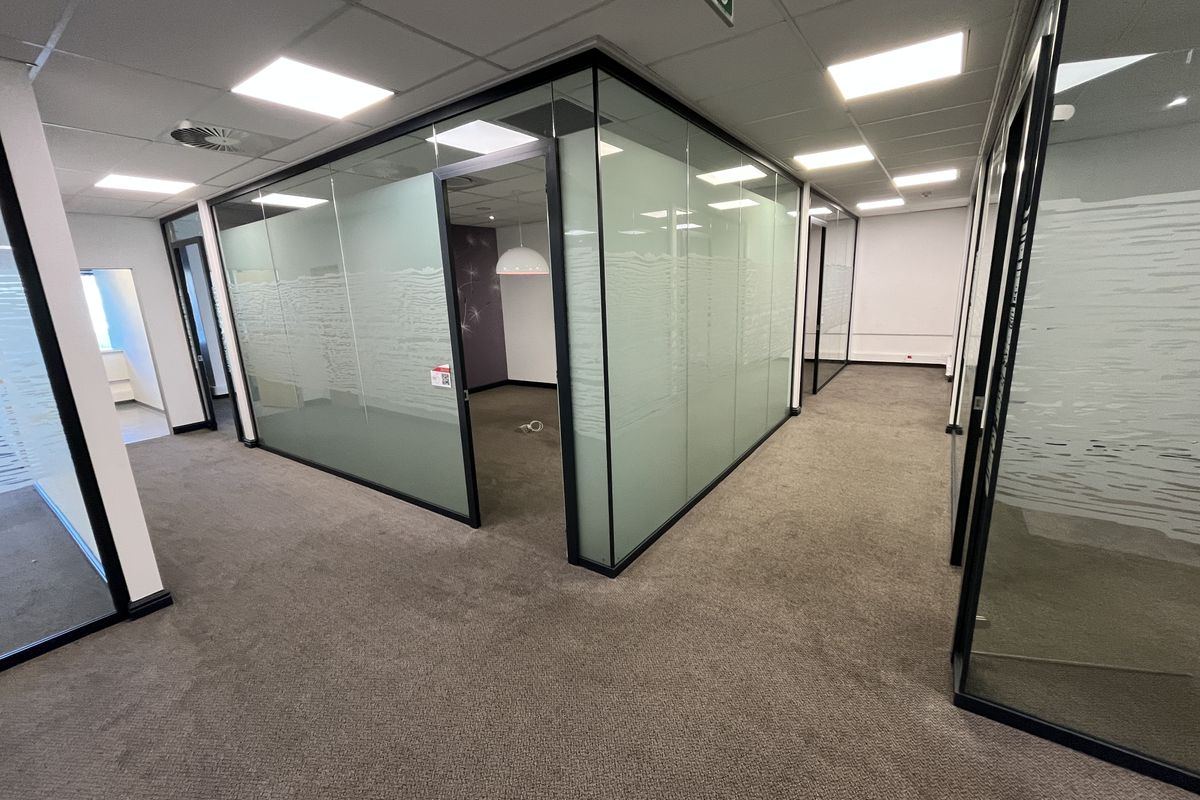 Premium 4th Floor Office with Panoramic Views & Signage Opportunity, 950 squares at The Towers. - Photo 5