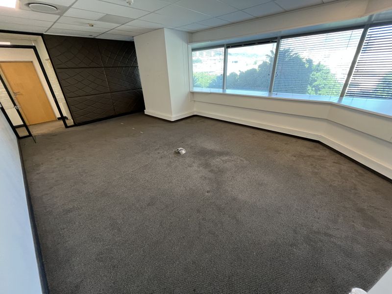 Premium 4th Floor Office with Panoramic Views & Signage Opportunity, 950 squares at The Towers. - Photo 8