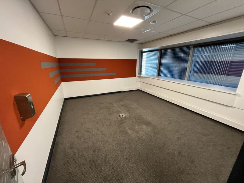 Premium 4th Floor Office with Panoramic Views & Signage Opportunity, 950 squares at The Towers. - Photo 6