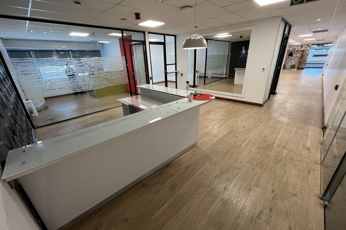 Premium 4th Floor Office with Panoramic Views & Signage Opportunity, 950 squares at The Towers. - Photo 3