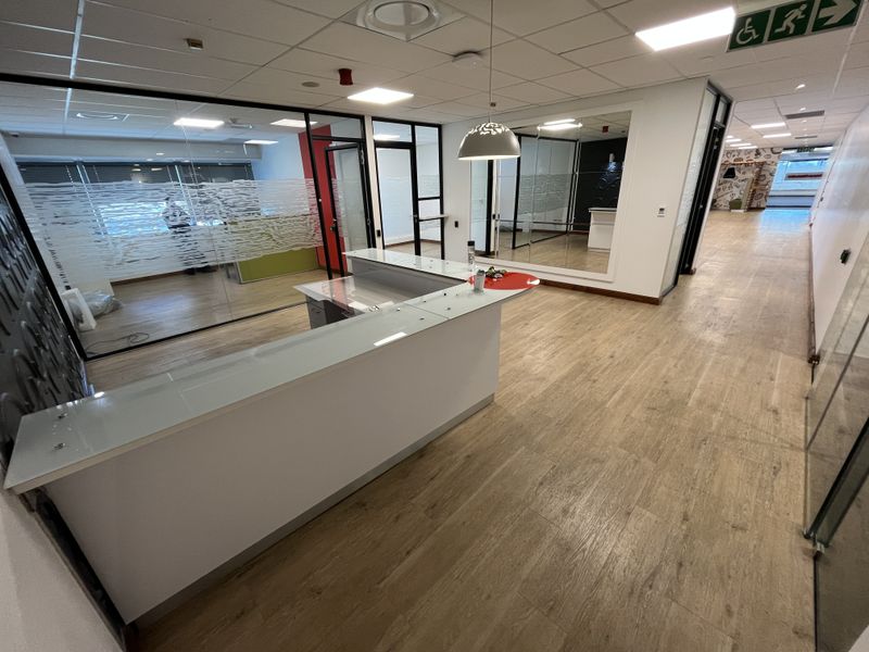 Premium 4th Floor Office with Panoramic Views & Signage Opportunity, 950 squares at The Towers. - Photo 3