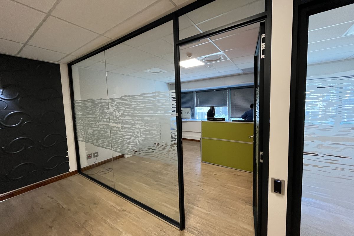 Premium 4th Floor Office with Panoramic Views & Signage Opportunity, 950 squares at The Towers. - Photo 4