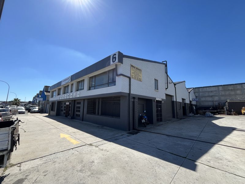 High-Exposure Montague Drive Warehouse, 369 squares in Prime Montague Gardens - Photo 4