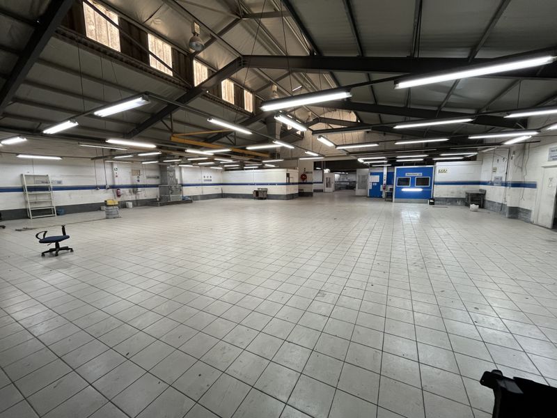 Freestanding Montague Drive Warehouse with Private Yard & Mechanical Fit-Out. - Photo 2