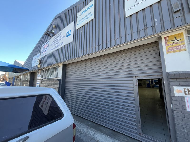 Freestanding Montague Drive Warehouse with Private Yard & Mechanical Fit-Out. - Photo 5
