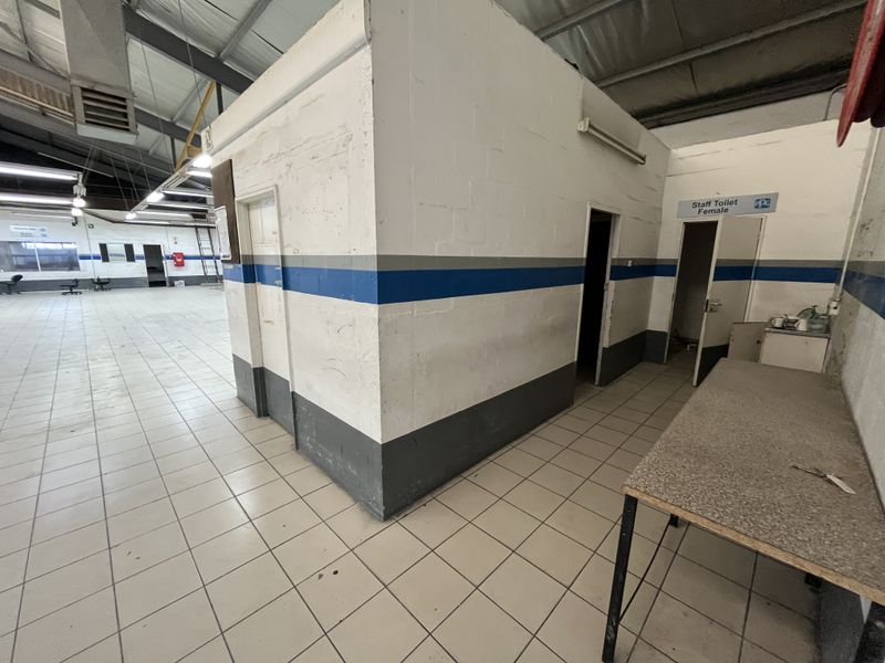 Freestanding Montague Drive Warehouse with Private Yard & Mechanical Fit-Out. - Photo 8