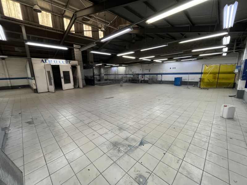 Freestanding Montague Drive Warehouse with Private Yard & Mechanical Fit-Out. - Photo 6