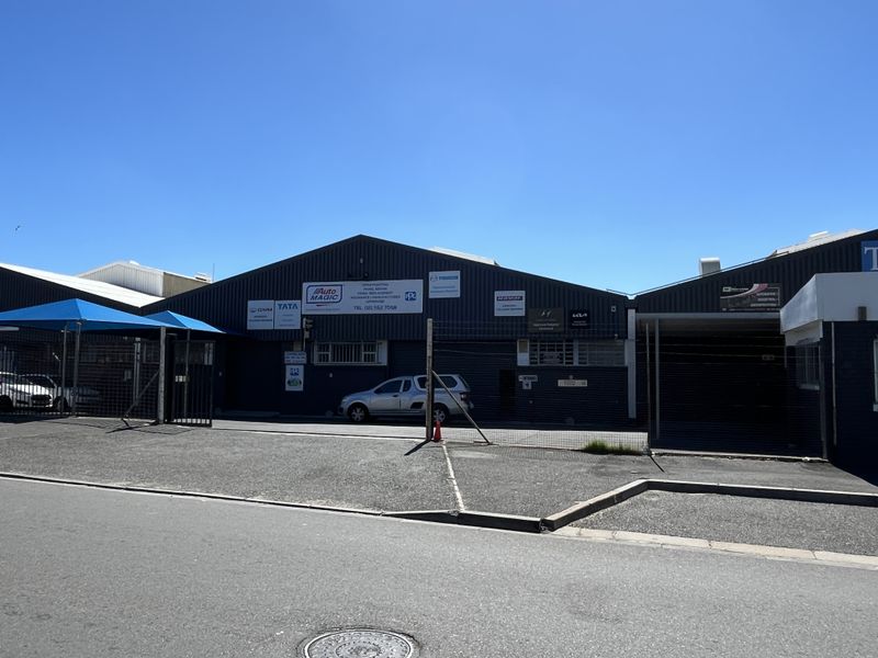 Freestanding Montague Drive Warehouse with Private Yard & Mechanical Fit-Out. - Photo 4