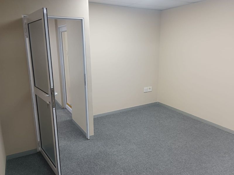 100m2 A-Grade Office To Let in Umhlanga Ridge - Photo 10