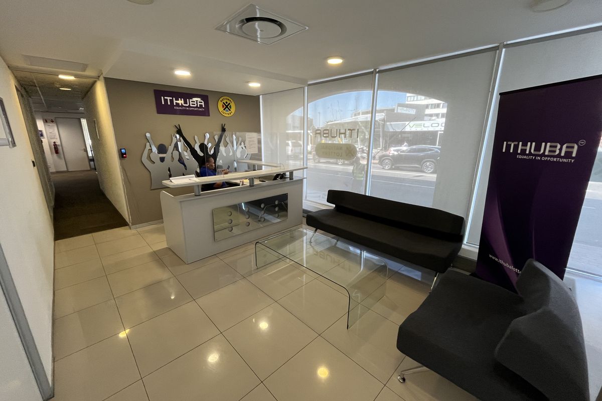 Prime Ground Floor Office with Great Exposure. 200 On Main, Claremont - Photo 4