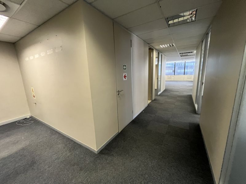 Turnkey Corner Office with Panoramic Views in Iconic CBD Tower - Photo 6