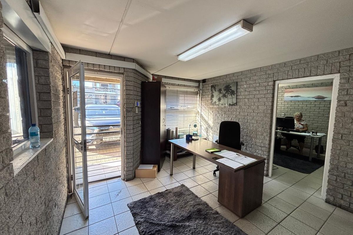 300m2 Industrial Unit To Let | Everite Industria, Brackenfell - Photo 2