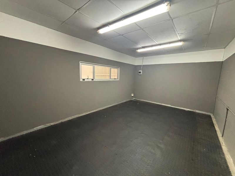 189m2 Warehouse To Let | Everite Industria, Brackenfell - Photo 8