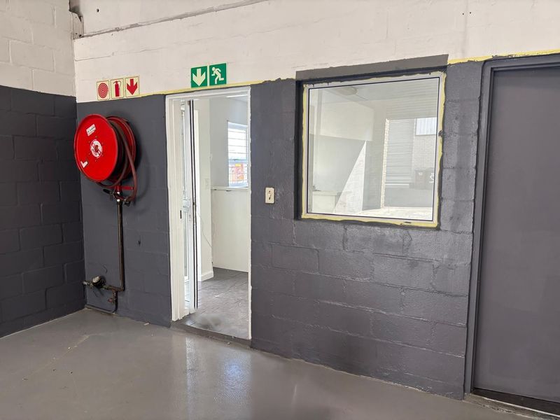 189m2 Warehouse To Let | Everite Industria, Brackenfell - Photo 6