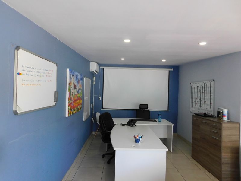 A Grade Freestanding Immaculate Workspace For Sale / To Let. - Photo 9