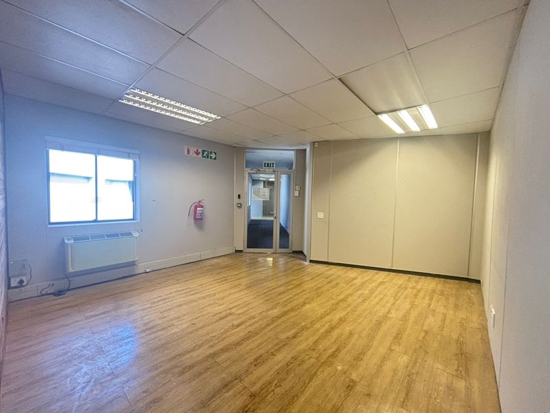 Prime Office Space in High-Exposure Bellville Business Park - Photo 8