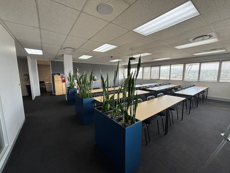 Premium 343sqm Office on 3rd Floor – High Street Building with Panoramic Views & Balcony - Photo 10