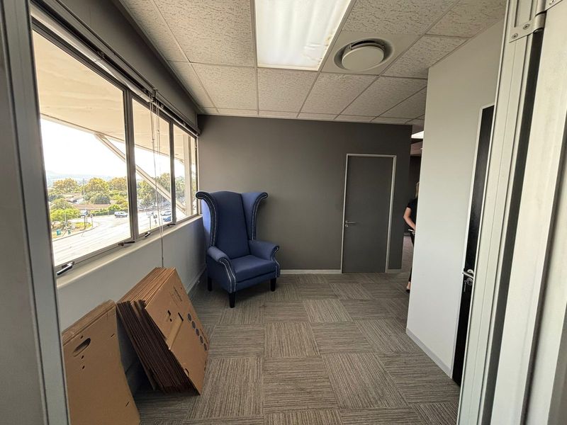 Premium 343sqm Office on 3rd Floor – High Street Building with Panoramic Views & Balcony - Photo 7