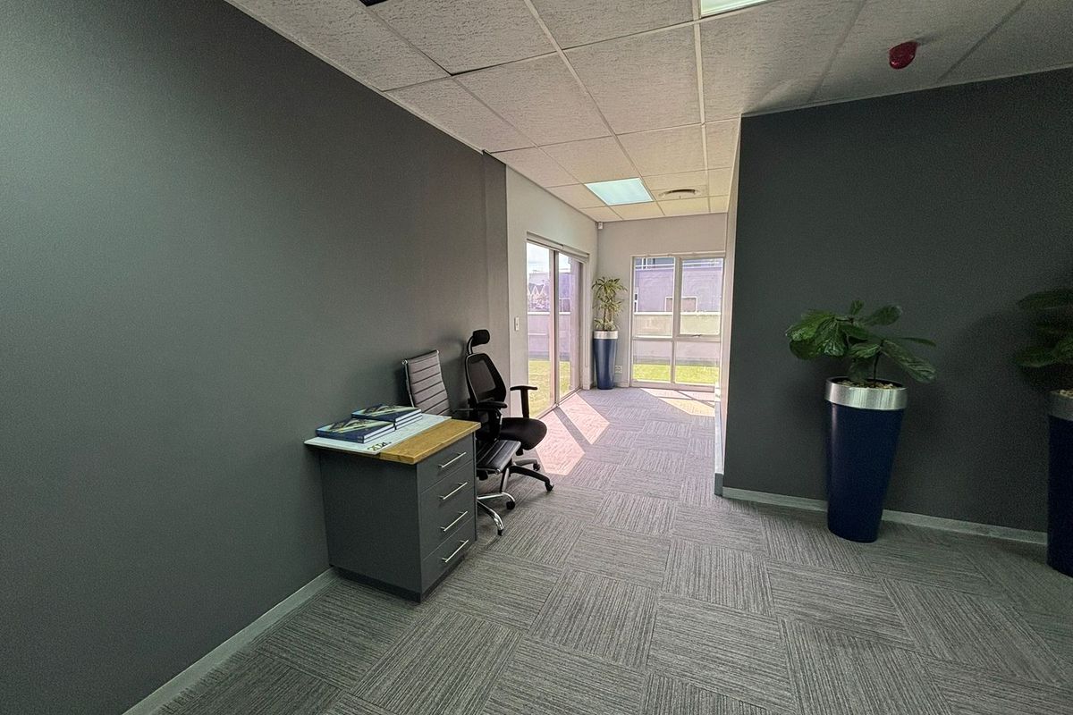 155sqm Office Space To Let in Tyger Valley – High Street Address with Balcony - Photo 4