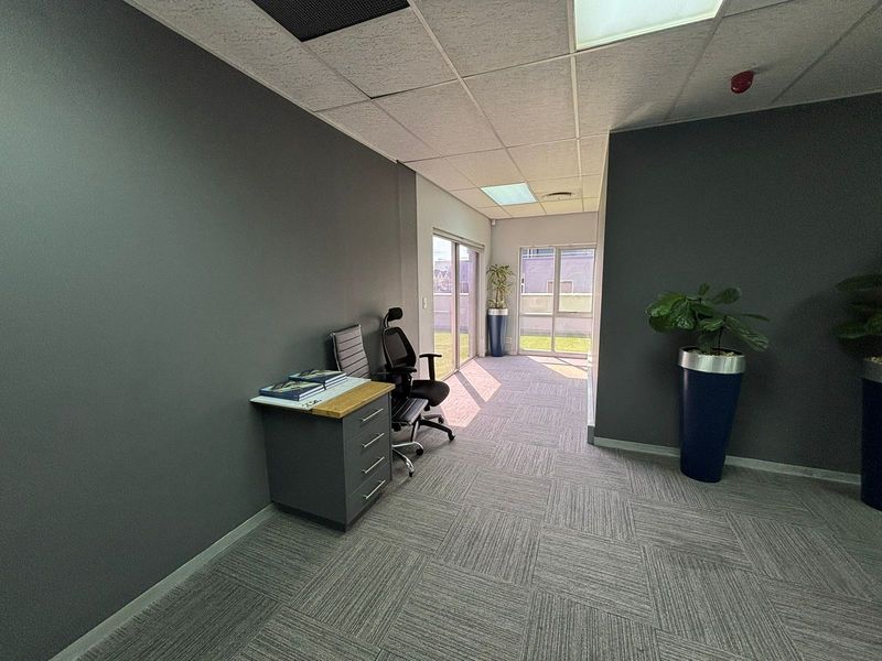 155sqm Office Space To Let in Tyger Valley – High Street Address with Balcony - Photo 4