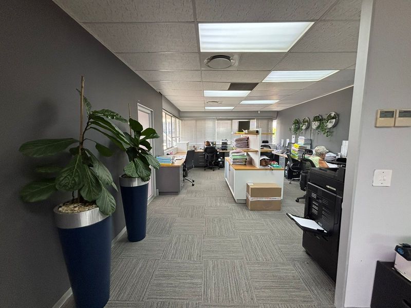 155sqm Office Space To Let in Tyger Valley – High Street Address with Balcony - Photo 5