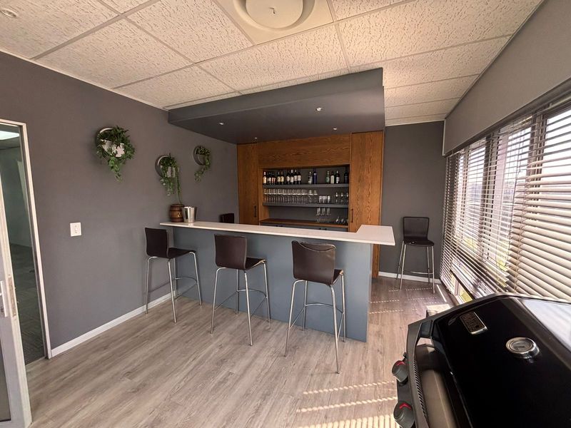 155sqm Office Space To Let in Tyger Valley – High Street Address with Balcony - Photo 10