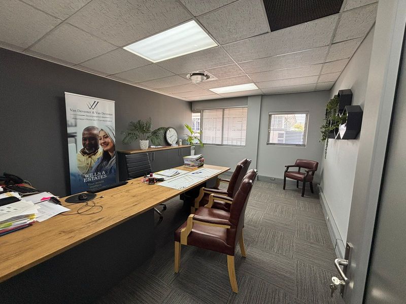 155sqm Office Space To Let in Tyger Valley – High Street Address with Balcony - Photo 8