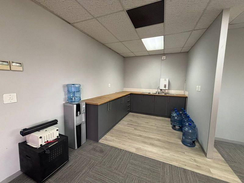 155sqm Office Space To Let in Tyger Valley – High Street Address with Balcony - Photo 6