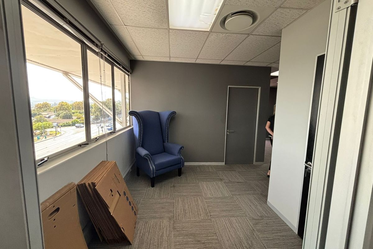 155sqm Office Space To Let in Tyger Valley – High Street Address with Balcony - Photo 3