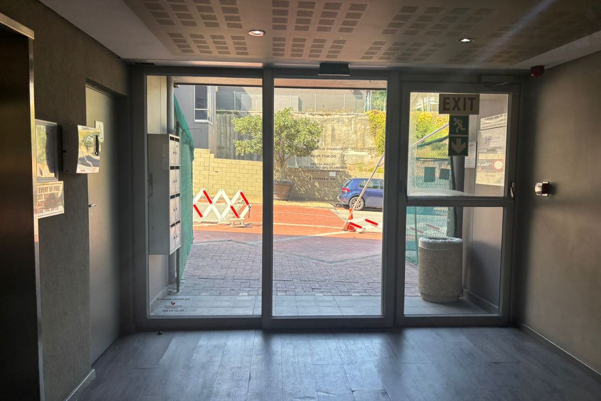 155sqm Office Space To Let in Tyger Valley – High Street Address with Balcony - Photo 2