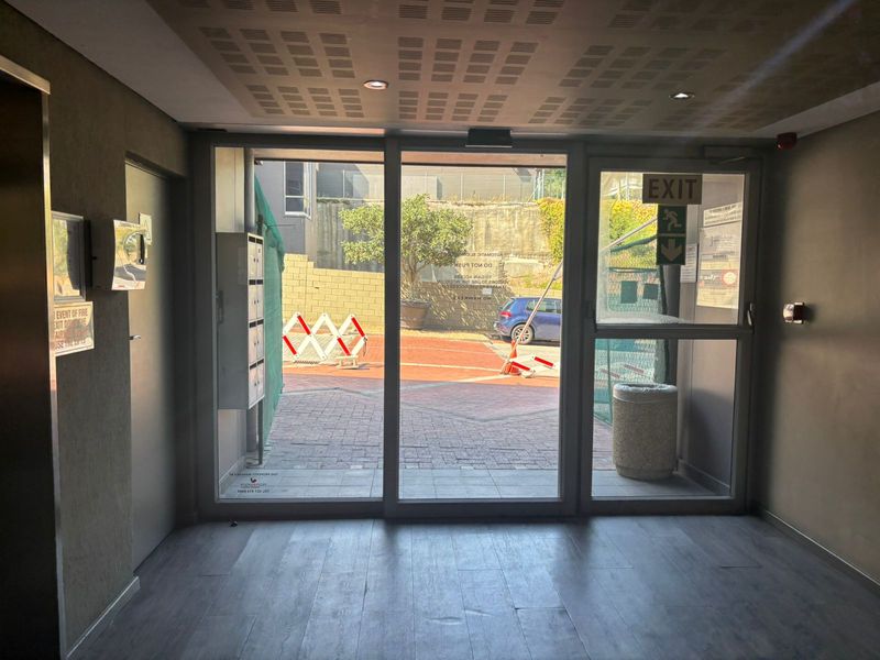 188sqm Office Space To Let in Tyger Valley – Prime High Street Location with Balcony - Photo 2