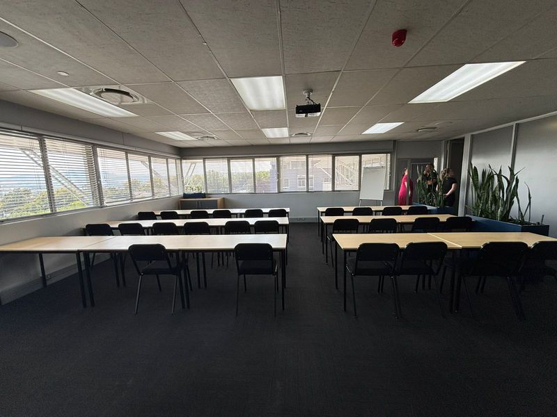 188sqm Office Space To Let in Tyger Valley – Prime High Street Location with Balcony - Photo 9