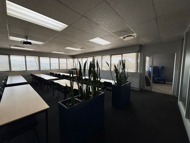 188sqm Office Space To Let in Tyger Valley – Prime High Street Location with Balcony - Photo 10