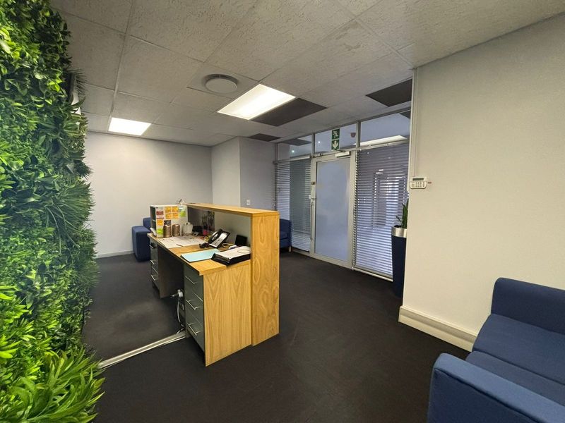 188sqm Office Space To Let in Tyger Valley – Prime High Street Location with Balcony - Photo 6