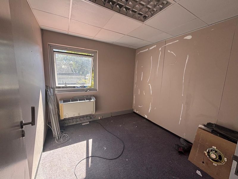 Prime 254 m2 Office Space to Let in Tyger Valley - Photo 3