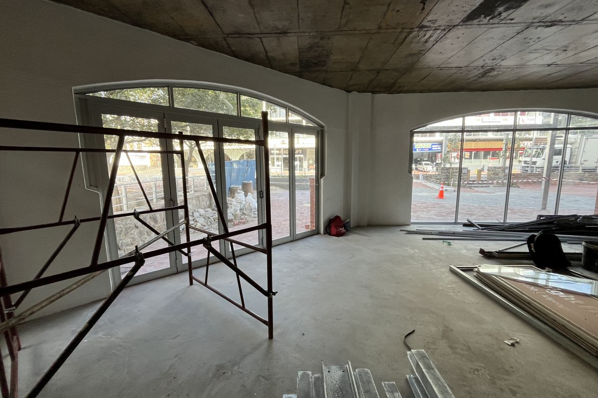 High-Exposure Corner Showroom on Somerset Road. Prime Position in Green Point. - Photo 5