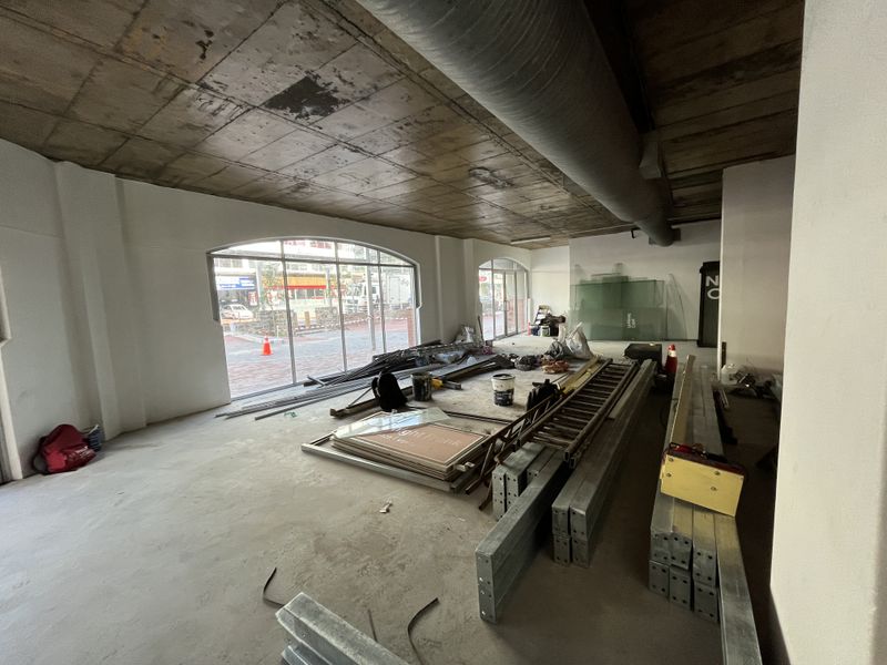 High-Exposure Corner Showroom on Somerset Road. Prime Position in Green Point. - Photo 3