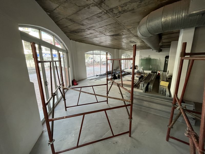 High-Exposure Corner Showroom on Somerset Road. Prime Position in Green Point. - Photo 10