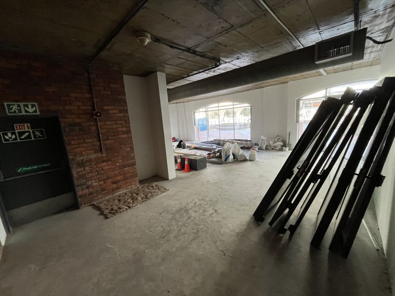 High-Exposure Corner Showroom on Somerset Road. Prime Position in Green Point. - Photo 9