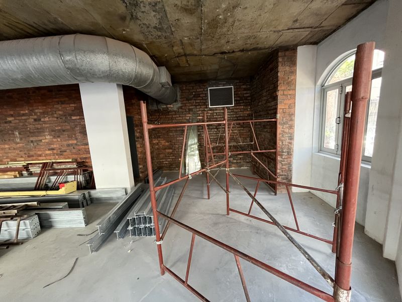 High-Exposure Corner Showroom on Somerset Road. Prime Position in Green Point. - Photo 8