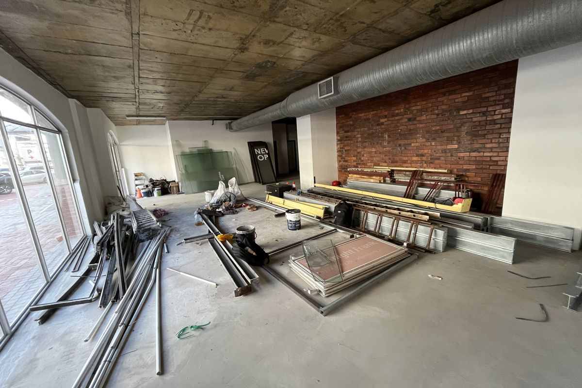 High-Exposure Corner Showroom on Somerset Road. Prime Position in Green Point. - Photo 4