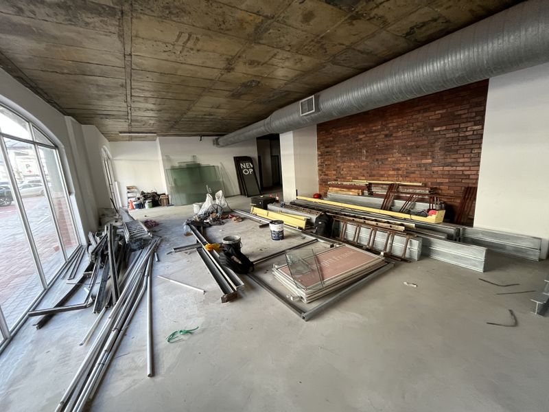 High-Exposure Corner Showroom on Somerset Road. Prime Position in Green Point. - Photo 4