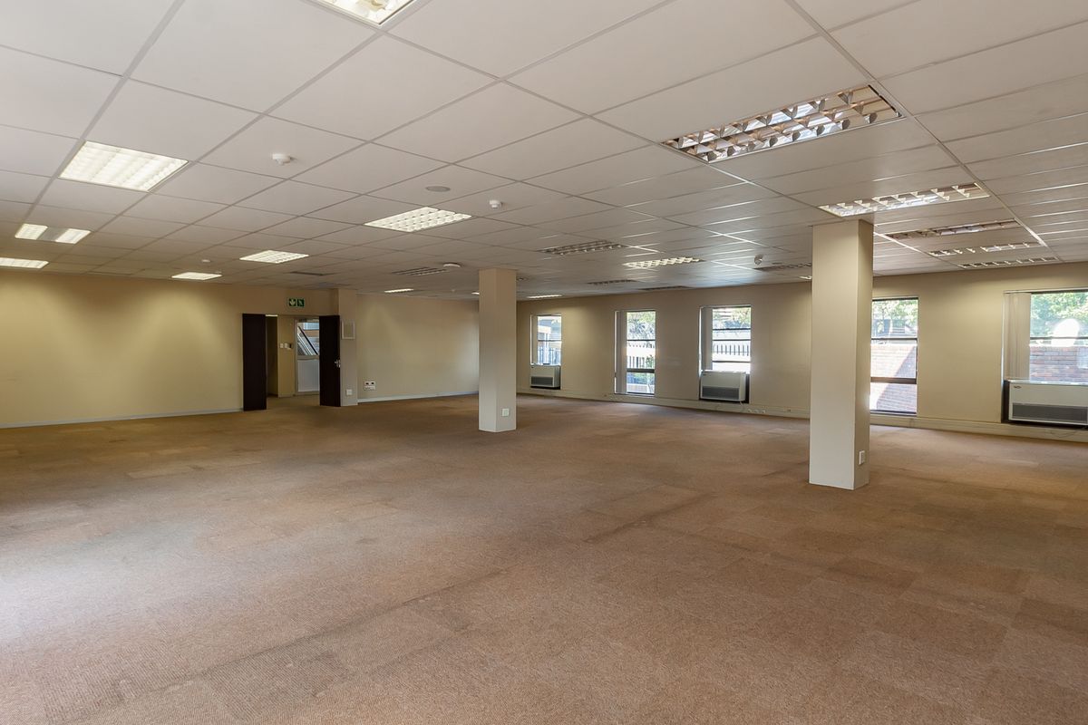 Neat Freestanding Freehold Offices For Sale / To Rent. - Photo 4