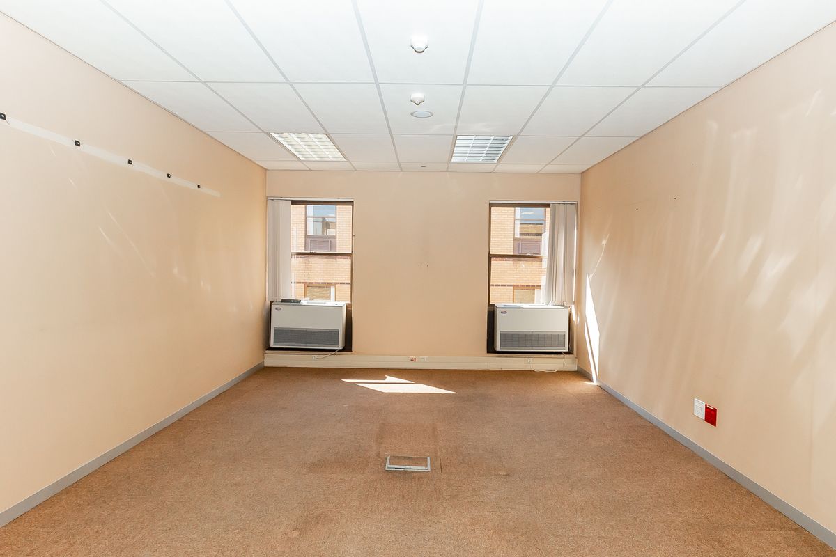 Neat Freestanding Freehold Offices For Sale / To Rent. - Photo 5