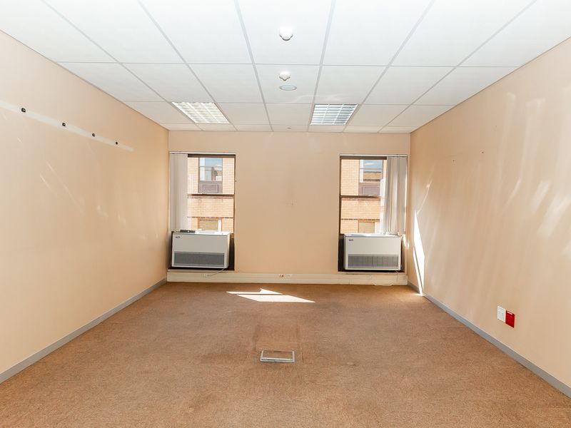 Neat Freestanding Freehold Offices For Sale / To Rent. - Photo 5